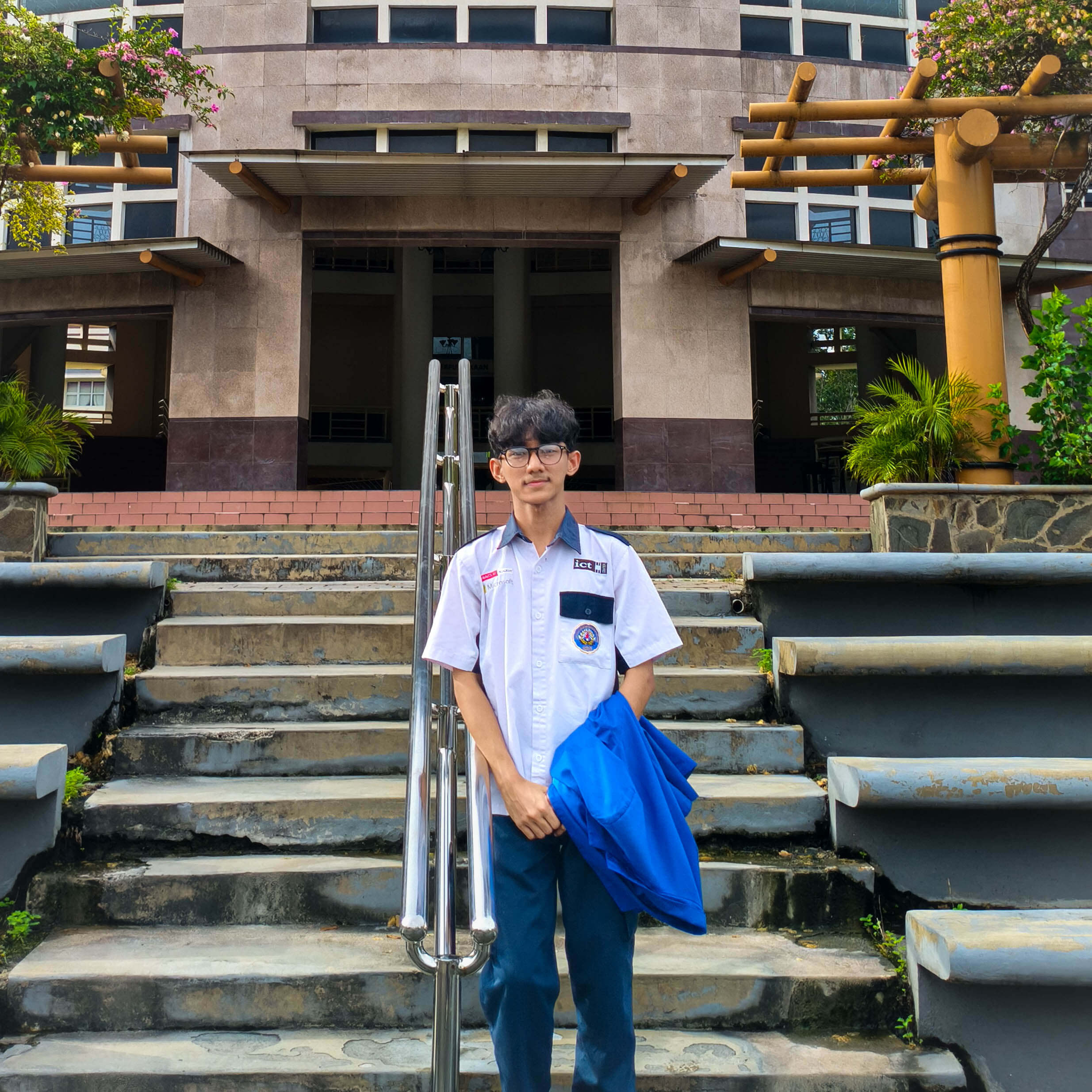Siswa SMK Labor presentasi di acara teknologi
